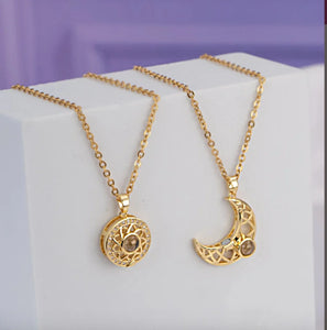 COLLAR SOL Y LUNA - AMOR EN 100 IDIOMAS